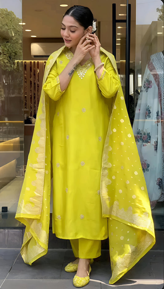 Aakarsha Superior Women Dupatta Sets  - Diwali Special