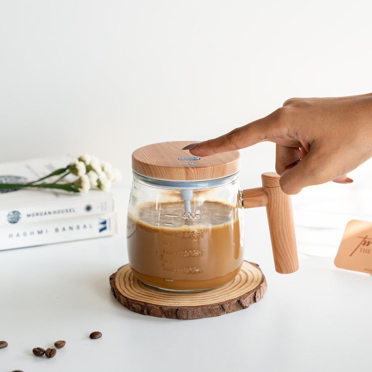Self-Stirring Mug – Wooden Lid Edition | USB Rechargeable